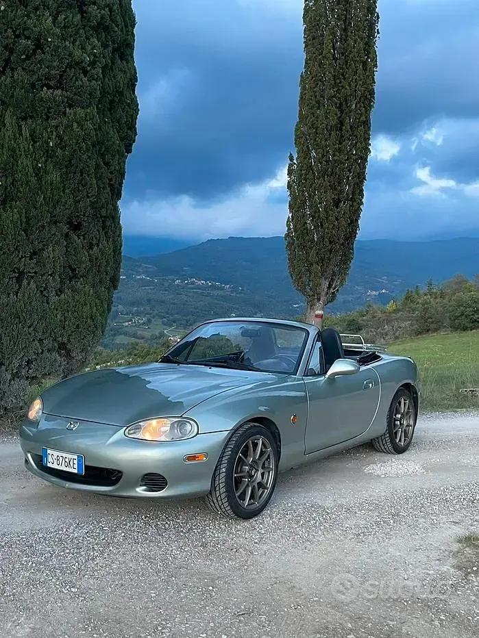 Usata Mazda MX5 146 CV (107 kW) 2004 Grigio Cabrio