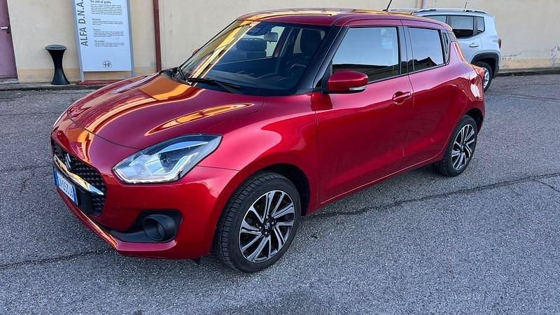 Usado Suzuki Swift 83 CV (61 kW) 2023 Rojo Berlina