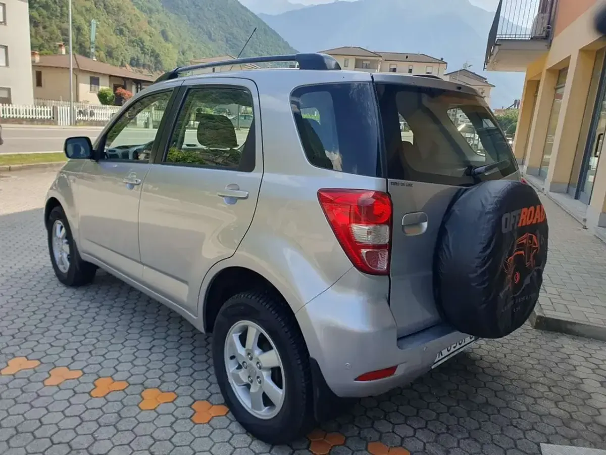 Usata Daihatsu Terios 105 CV (77 kW) 2007 Argento SUV