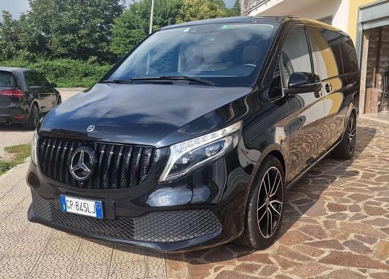 Usata 2022 Mercedes V300 Avantgarde Monovolume | 65.000 € (Cara) - Immagine 1/4