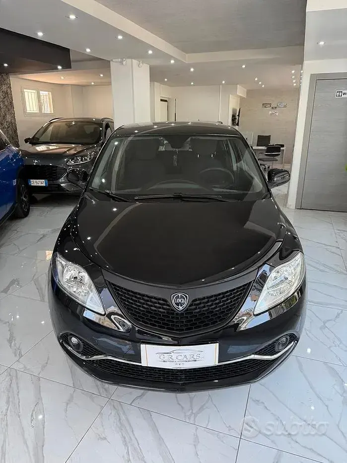 Usata Lancia Ypsilon Gold 69 CV (50 kW) 2019 Nero Utilitaria