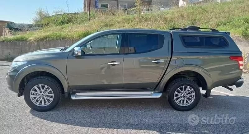 Usata Mitsubishi L200 Intense 154 CV (113 kW) 2019 Grigio scuro Pick-up