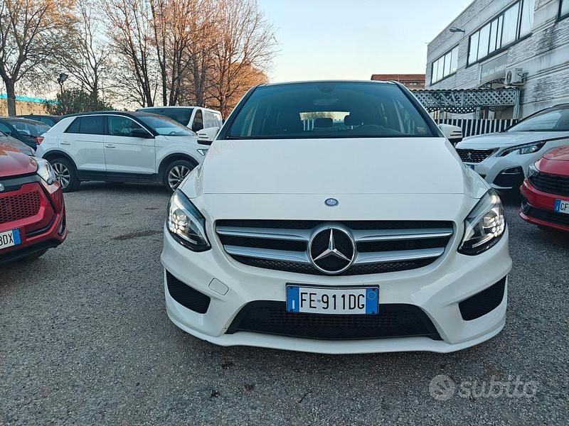 Usata Mercedes B200 Premium 136 CV (100 kW) 2016 Bianco Monovolume