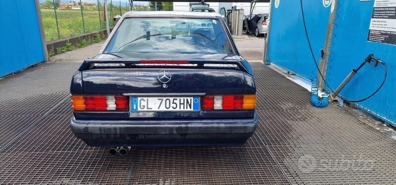 Usata Mercedes 190 166 CV (122 kW) 1991 Blu Berlina