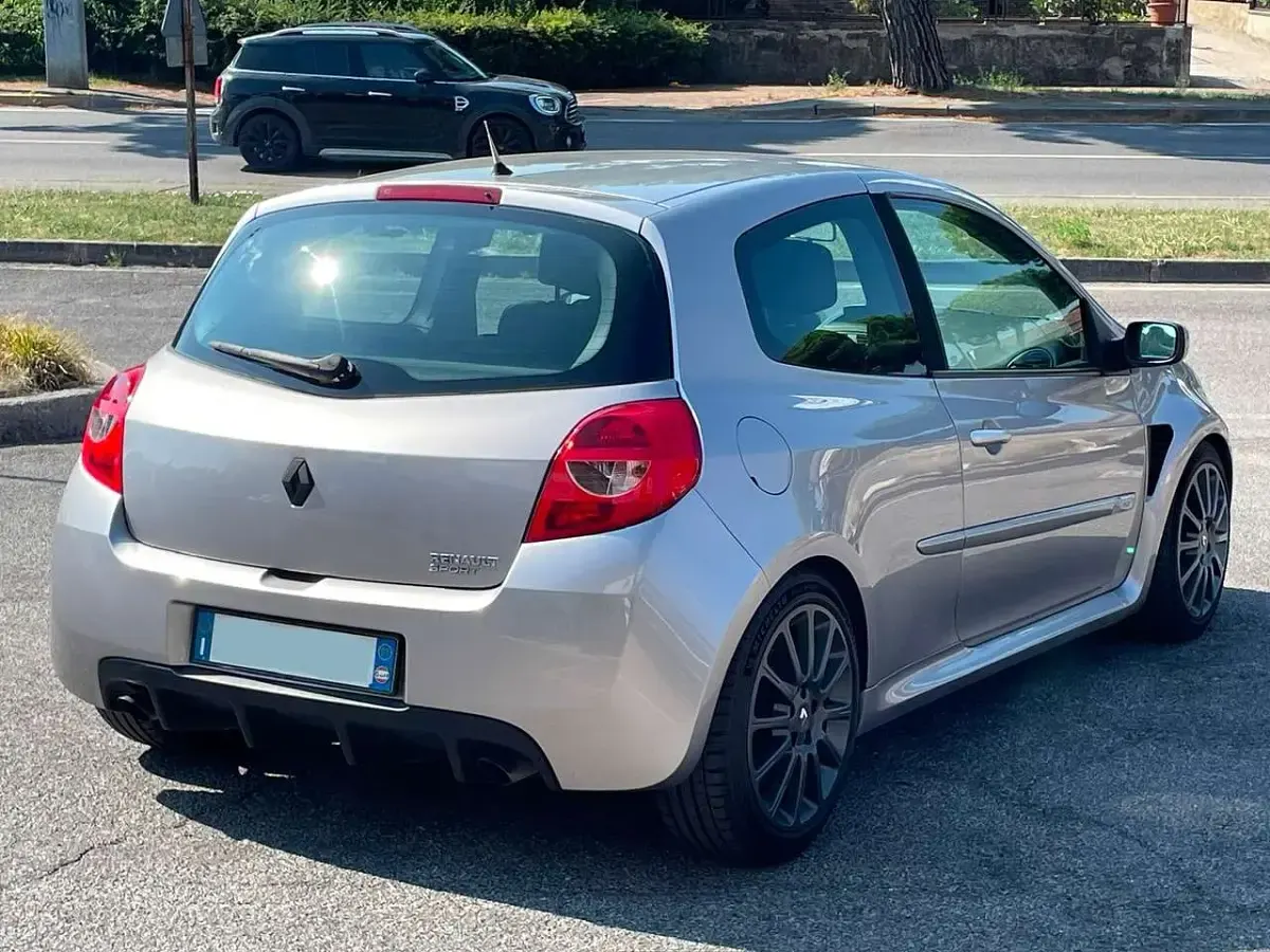 Usata Renault Clio II Luxe 197 CV (144 kW) 2008 Argento Berlina