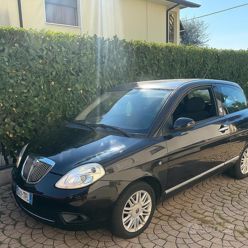 Usata Lancia Ypsilon 95 CV (69 kW) 2011 Nero Utilitaria