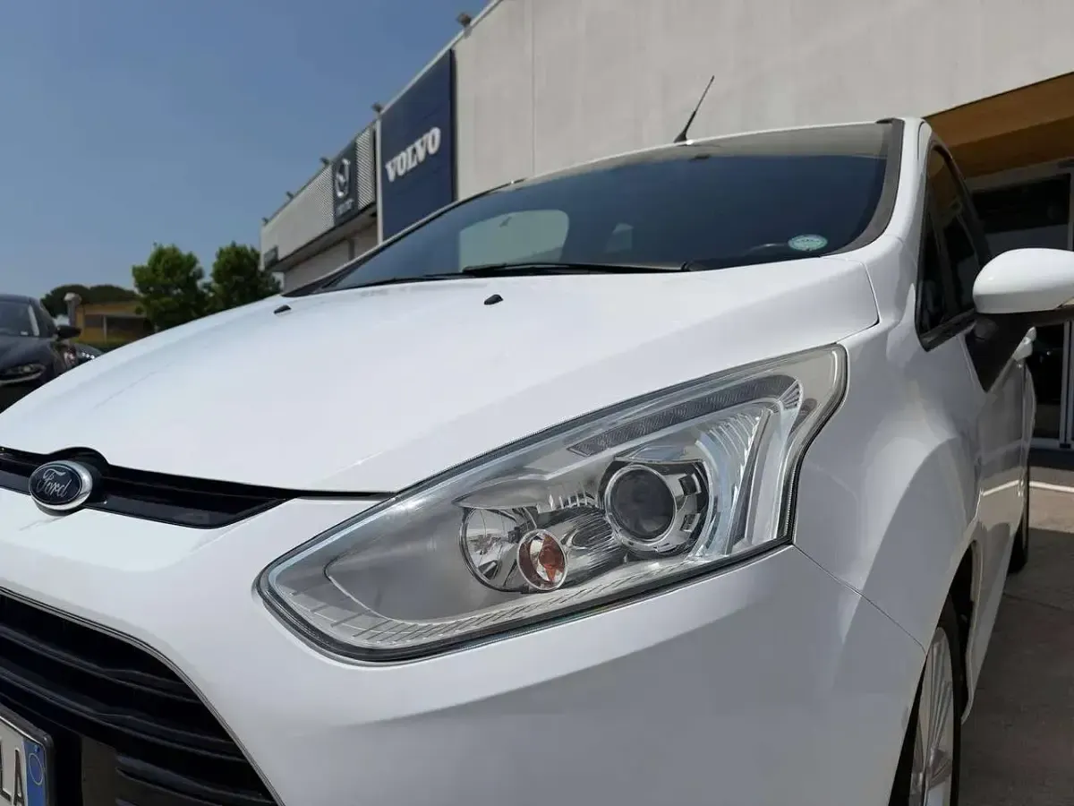 Usata Ford B-MAX Titanium 75 CV (55 kW) 2017 Frozen white Monovolume