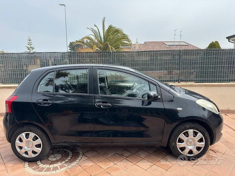 Usata Toyota Yaris 69 CV (50 kW) 2008 Nero Utilitaria
