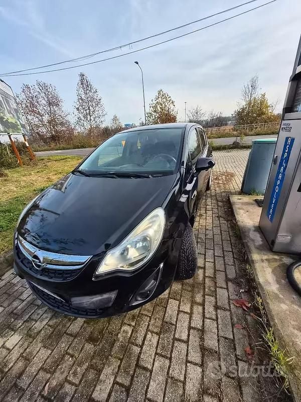 Usata Opel Corsa 85 CV (62 kW) 2011 Nero Utilitaria