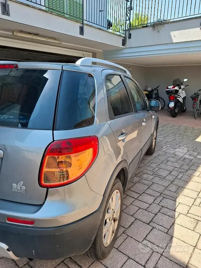 Usata Fiat Sedici 135 CV (99 kW) 2010 Grigio SUV