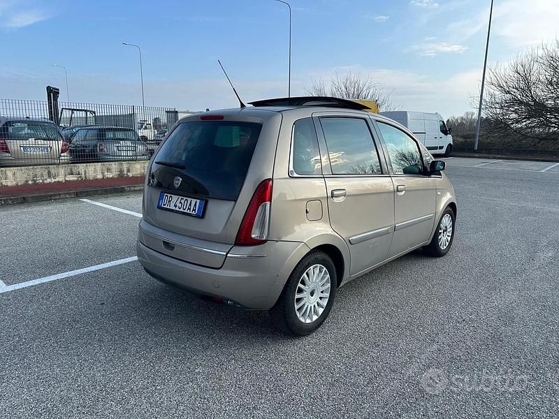 Usata Lancia Musa 95 CV (69 kW) 2008 Grigio Monovolume