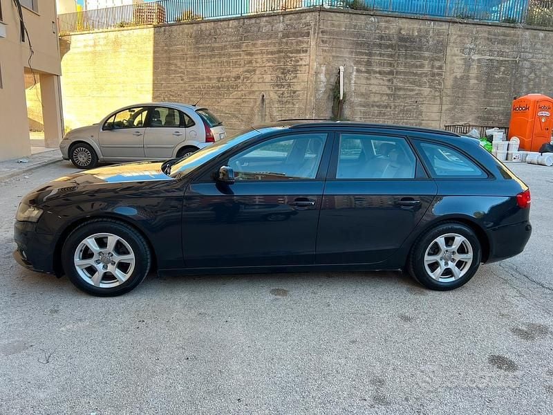 Usata Audi A4 Comfort 140 CV (102 kW) 2012 Blu Station wagon