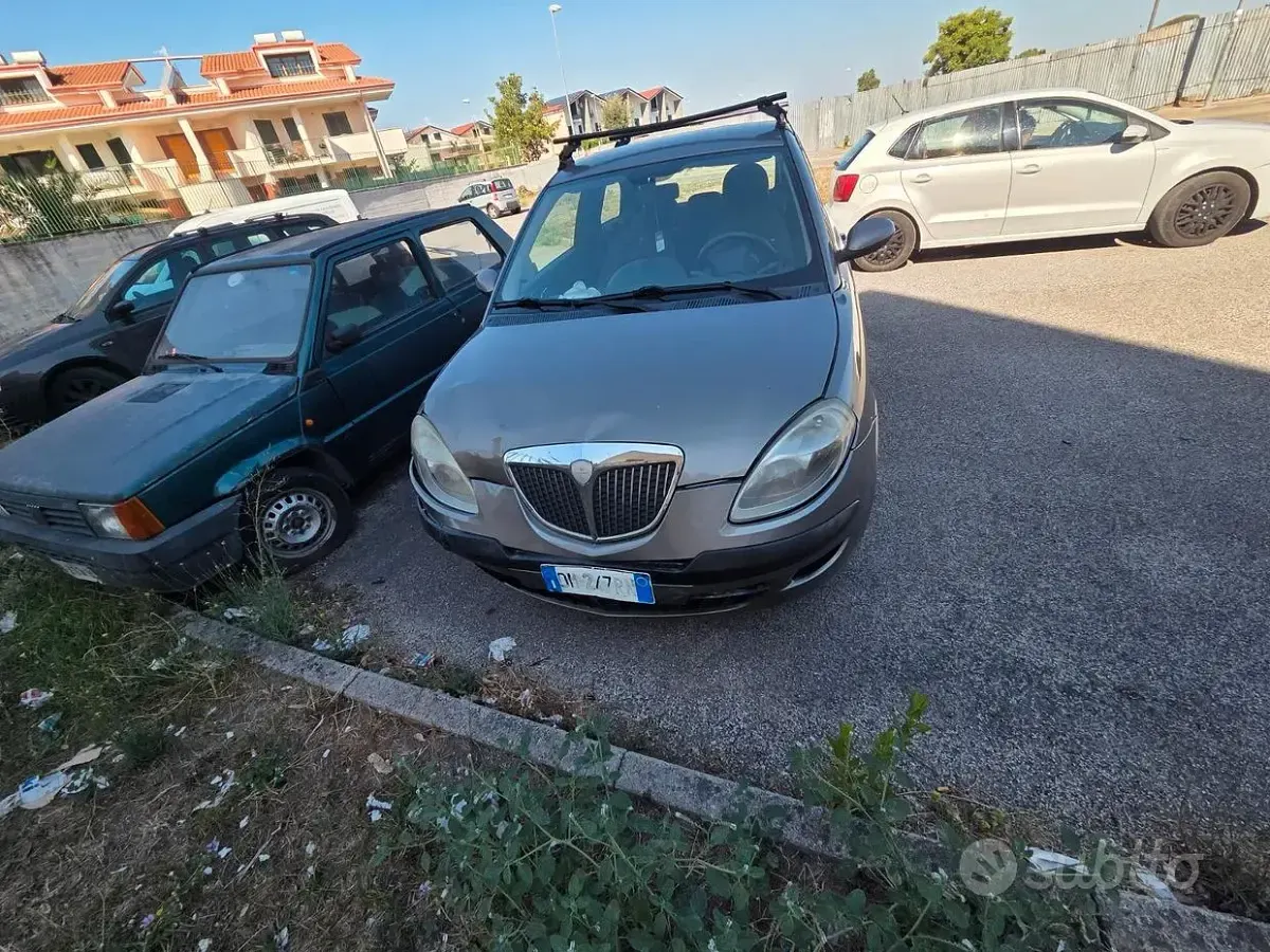 Usata Lancia Ypsilon 75 CV (55 kW) 2007 Marrone Utilitaria