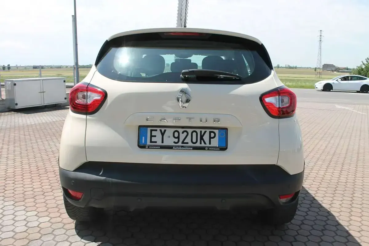Usata Renault Captur 90 CV (66 kW) 2015 Beige SUV