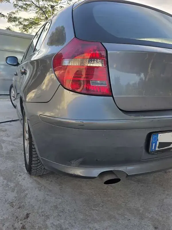 Usata BMW 118 Lifestyle 143 CV (105 kW) 2010 Grigio Utilitaria
