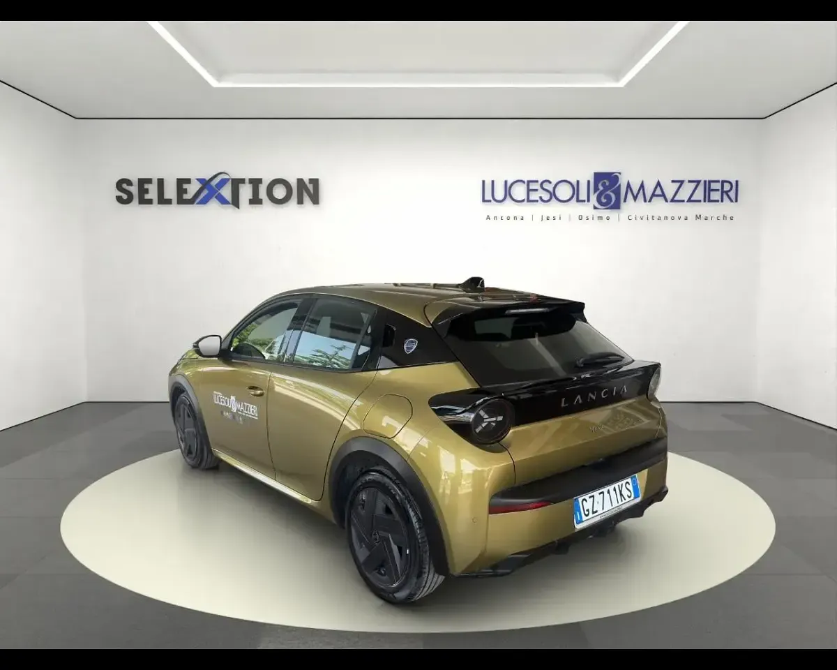 Usata Lancia Ypsilon 100 CV (73 kW) 2025 Oro Utilitaria