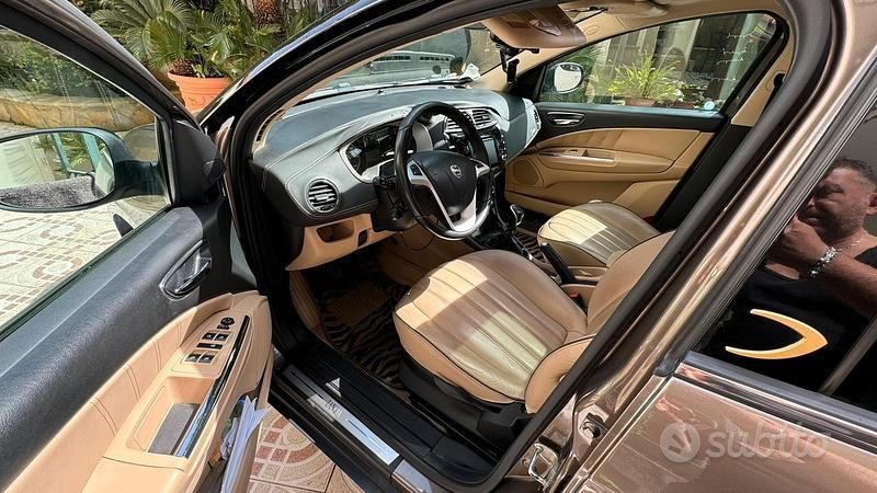 Usata Lancia Delta 190 CV (139 kW) 2010 Utilitaria