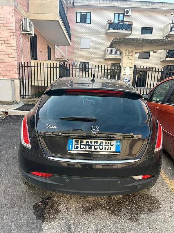 Usata Lancia Delta 105 CV (77 kW) 2013 Nero Utilitaria