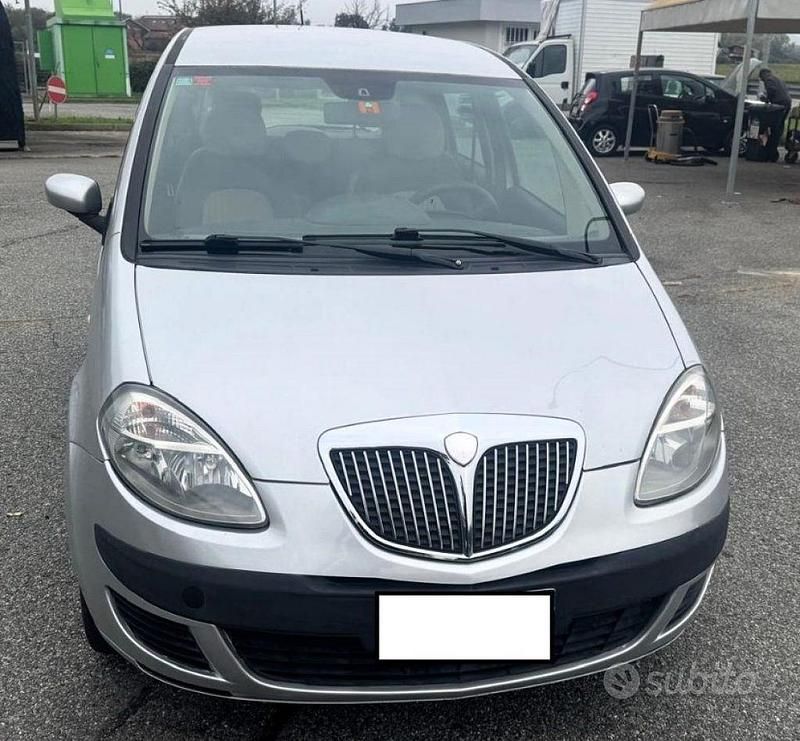 Grigio Usata 2005 Lancia Musa Monovolume | 3200 € (Buon prezzo) - Immagine 1/4