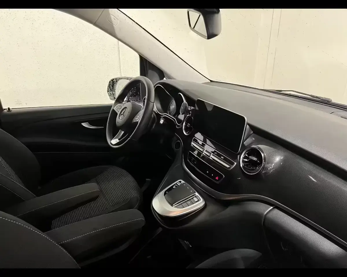 Usata Mercedes 220 Executive 163 CV (119 kW) 2024 Nero Monovolume