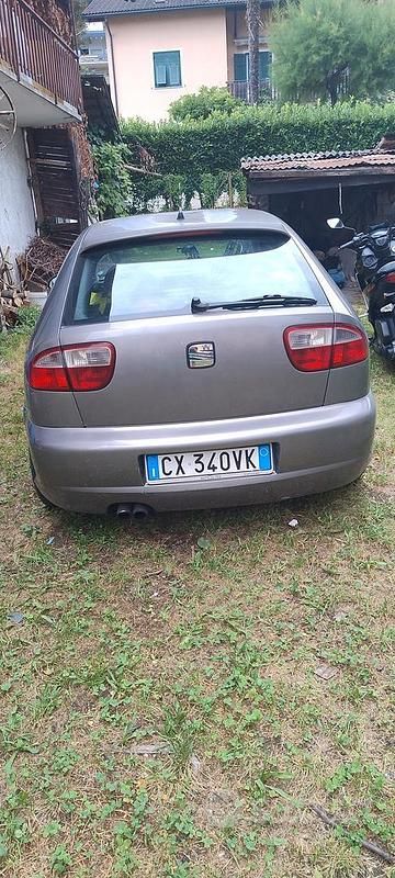 Usata Seat Leon Sport 130 CV (95 kW) 2005 Grigio Utilitaria