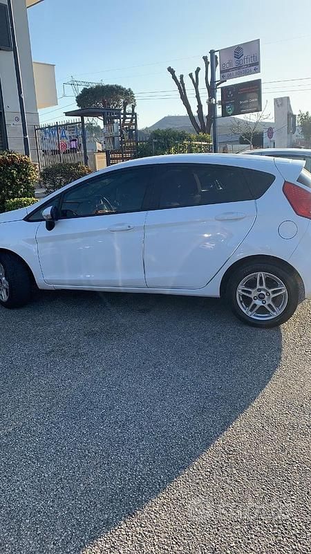 Usata Ford Fiesta 96 CV (70 kW) 2010 Utilitaria