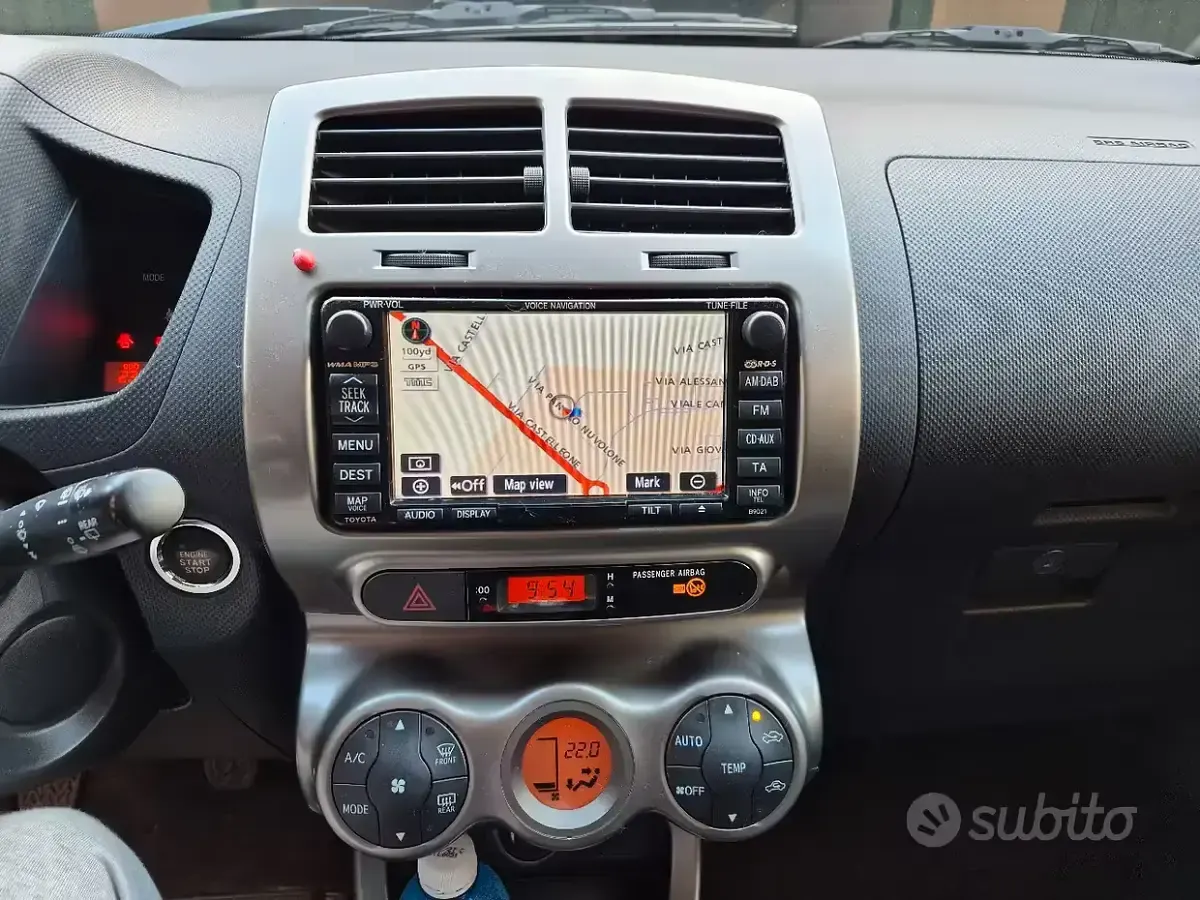 Usata Toyota Urban Cruiser Active 90 CV (66 kW) 2013 Blu Utilitaria