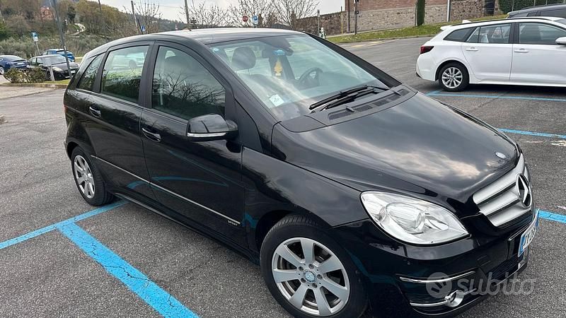 Usata Mercedes B180 109 CV (80 kW) 2009 Nero Monovolume
