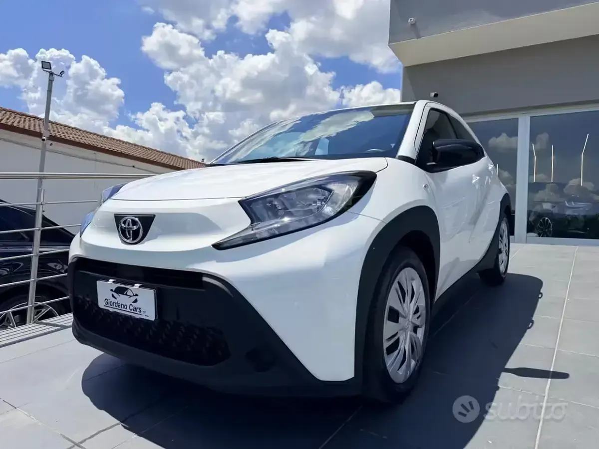 Usata Toyota Aygo X Lounge 72 CV (52 kW) 2025 Bianco SUV