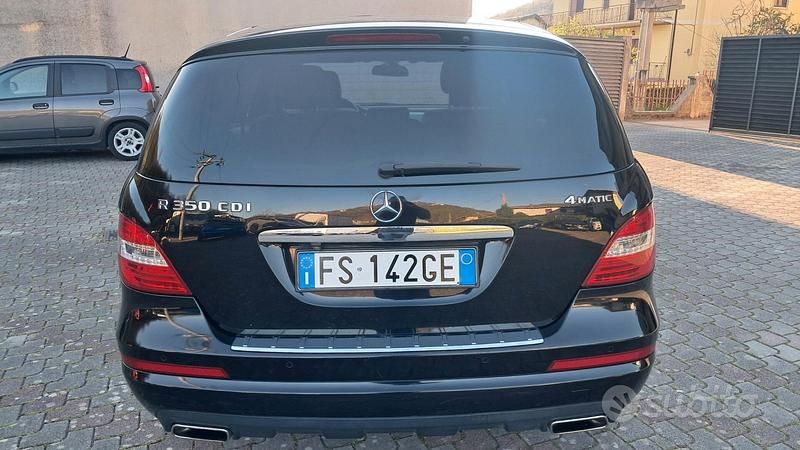 Usata Mercedes R350 Premium 265 CV (194 kW) 2011 Nero Monovolume