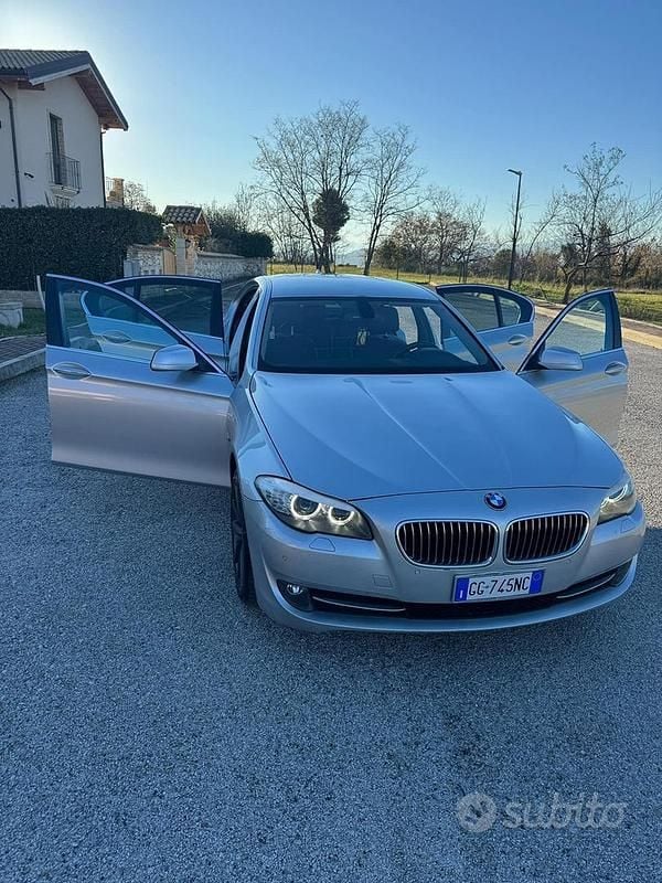 Usata BMW 530 258 CV (189 kW) 2011 Grigio Berlina