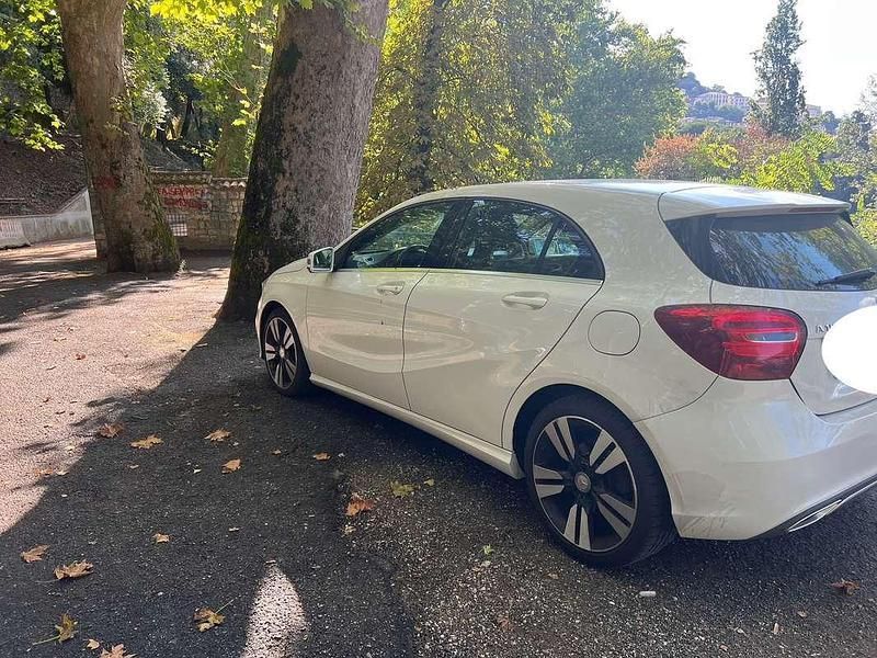 Bianco Usata 2016 Mercedes A180 Tre volumi | 14.000 € (Molto cara) - Immagine 1/3