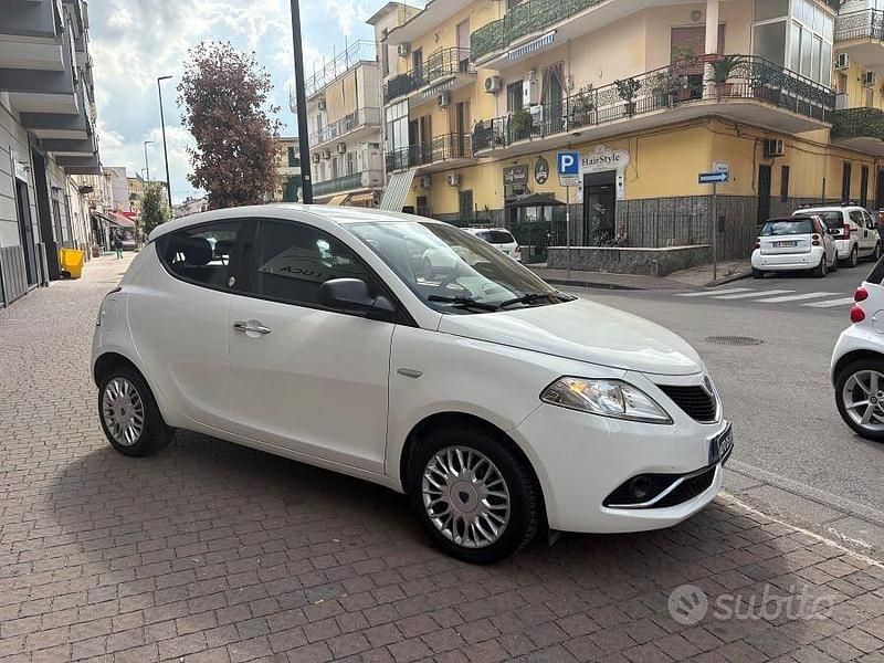 Usata Lancia Ypsilon 70 CV (51 kW) 2017 Bianco Utilitaria
