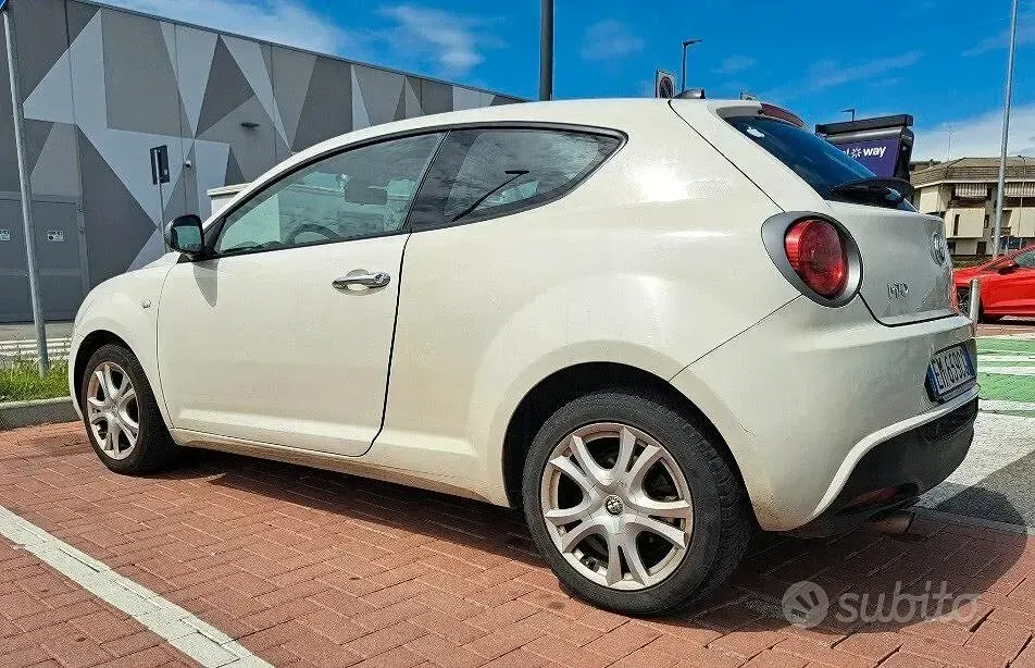 Usata Alfa Romeo MiTo Progression 70 CV (51 kW) 2012 Beige Utilitaria