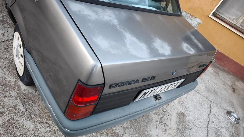 Usata Opel Corsa 54 CV (39 kW) 1993 Marrone Berlina