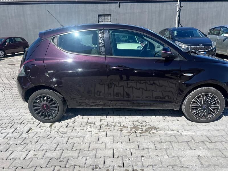 Usata Lancia Ypsilon Gold 95 CV (69 kW) 2012 Grigio Utilitaria
