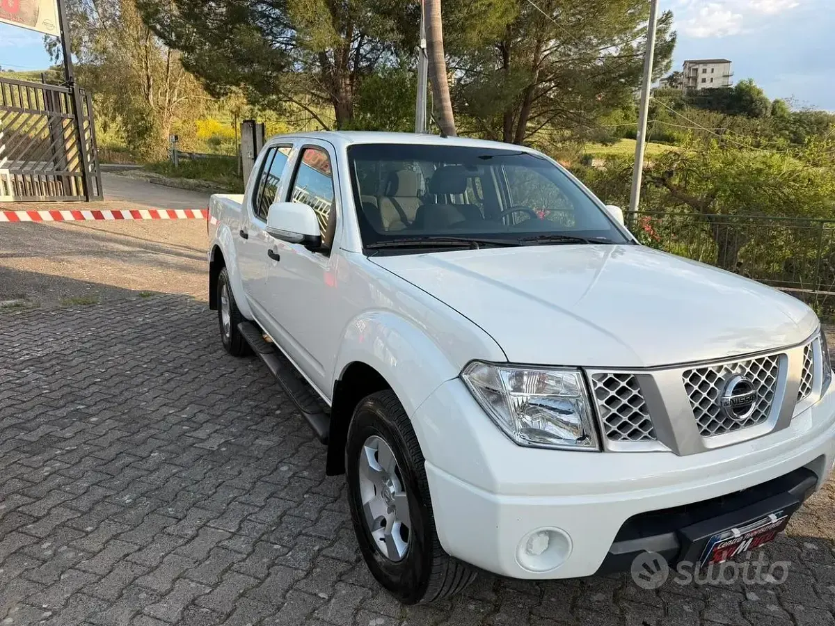 Usata Nissan Navara XE 190 CV (139 kW) 2012 Bianco Pick-up