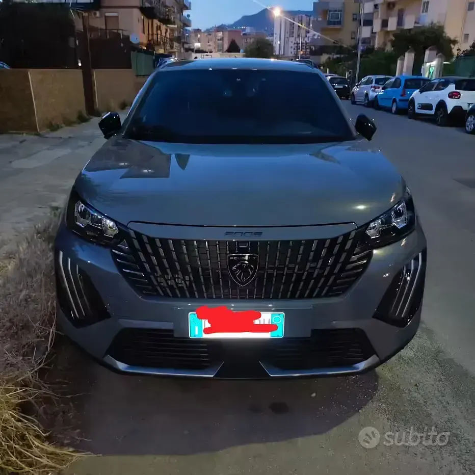 Usata Peugeot 2008 101 CV (74 kW) 2023 Grigio SUV