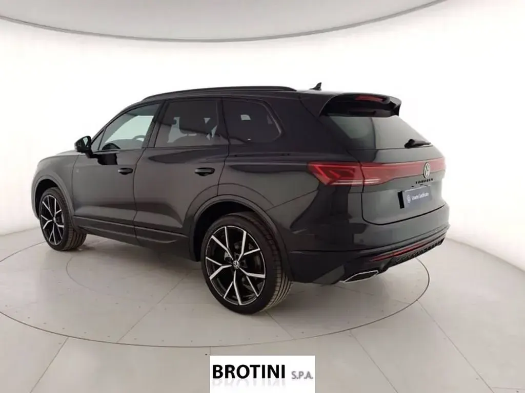 Nuova VW Touareg R-line 231 CV (169 kW) 2026 Nero metallizzato SUV
