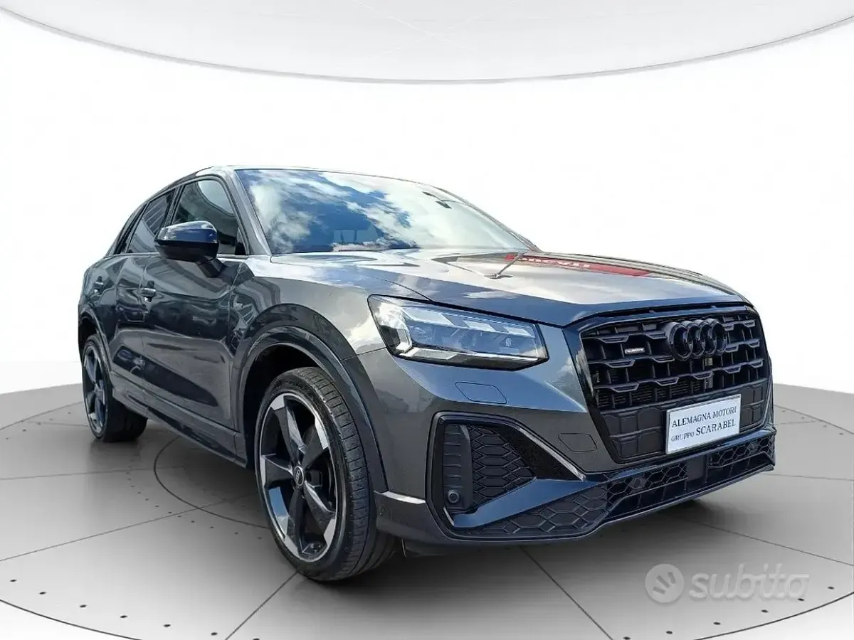 Usata Audi Q2 Ambiente 190 CV (139 kW) 2023 Grigio metallizzato scuro SUV
