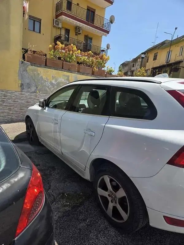 Usata Volvo XC60 R-Design 215 CV (158 kW) 2011 Bianco SUV