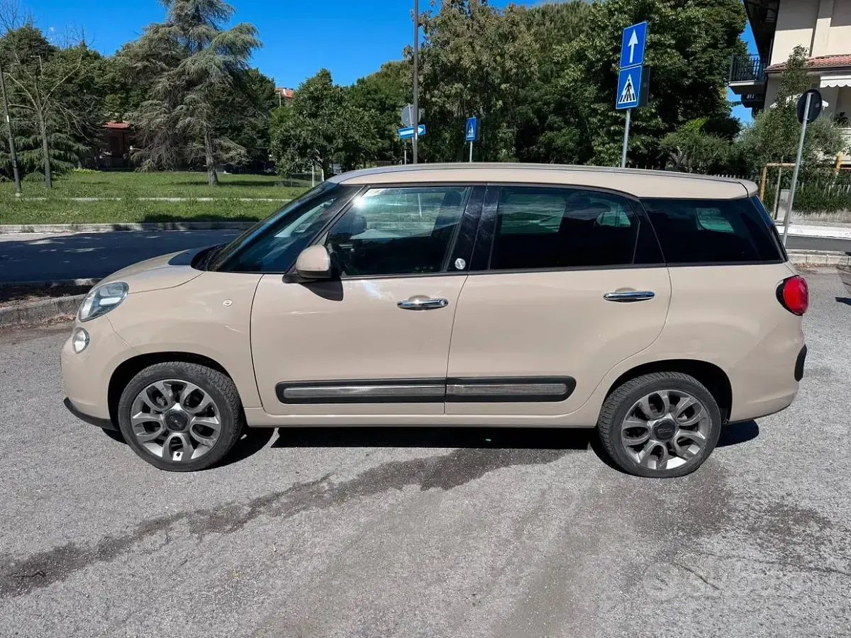 Begagnad Fiat 500L Lounge 85 HK (62 kW) 2014 Beige Minibuss