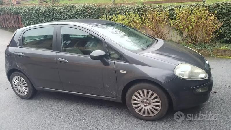 Usata Fiat Grande Punto Dynamic 90 CV (66 kW) 2010 Nero Utilitaria