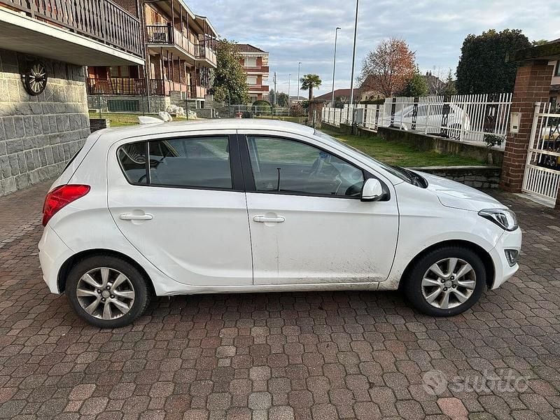 Usata Hyundai i20 Edition 85 CV (62 kW) 2012 Bianco Utilitaria