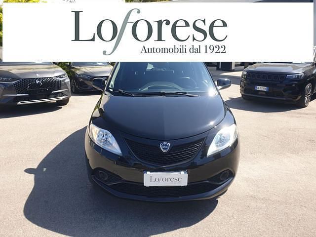 Usata Lancia Ypsilon Gold 69 CV (50 kW) 2019 Nero metallizzato