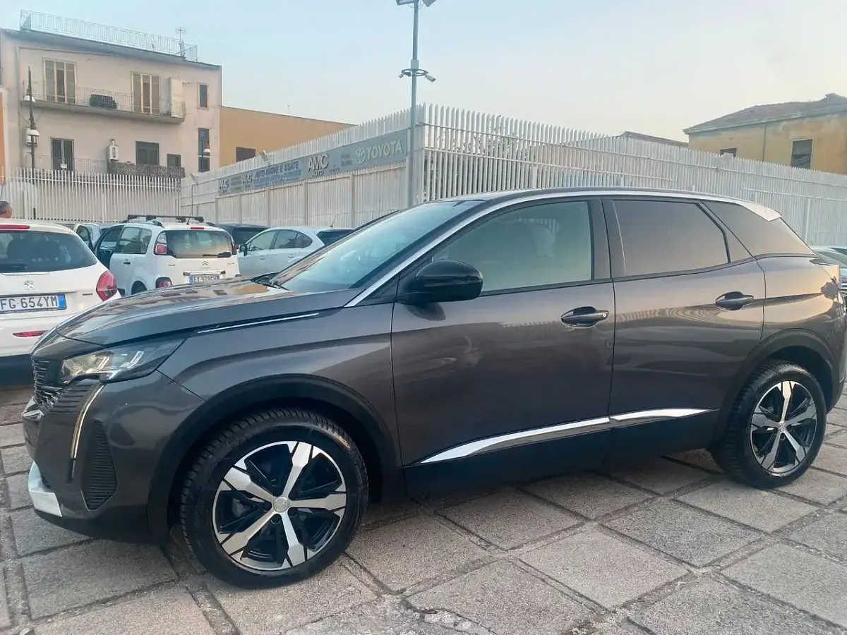 Usata Peugeot 3008 GT 131 CV (96 kW) 2023 Giallo SUV
