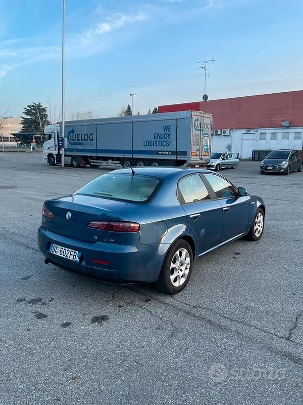 Usata Alfa Romeo 159 150 CV (110 kW) 2005 Blu Berlina