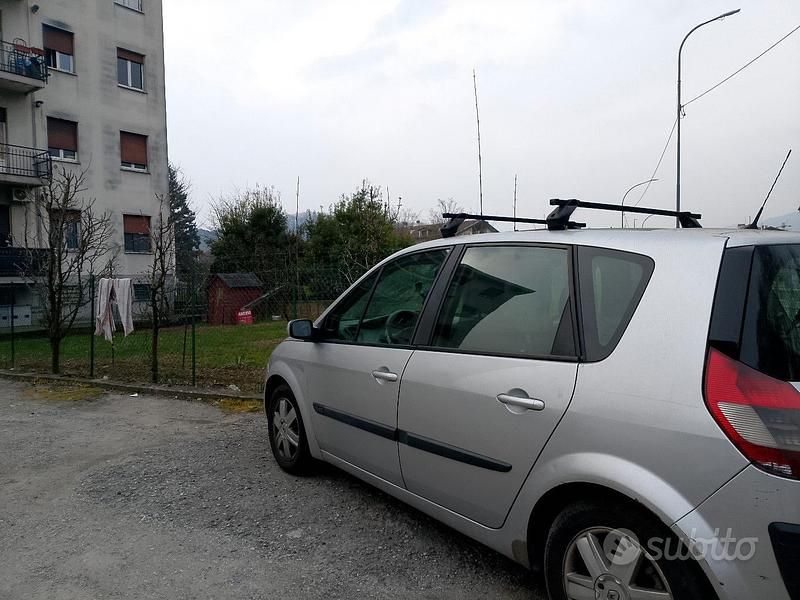 Usata Renault Scénic II 130 CV (95 kW) 2006 Grigio Monovolume