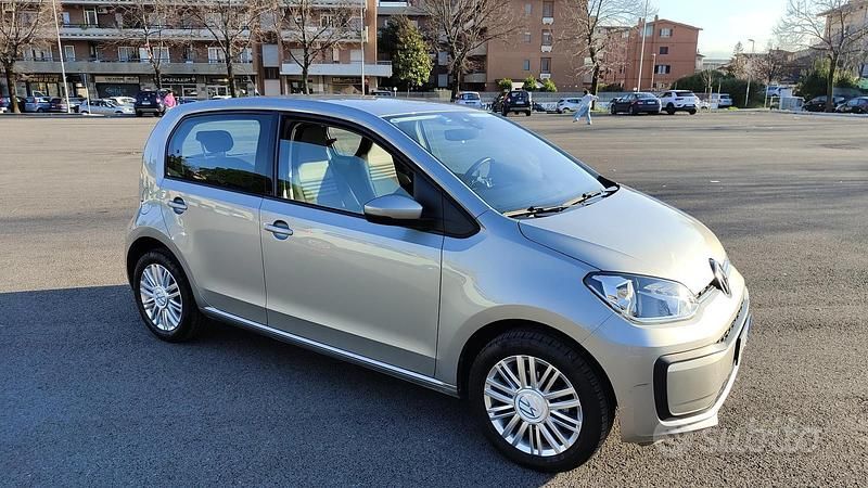 Usata VW up! 65 CV (47 kW) 2023 Grigio Utilitaria