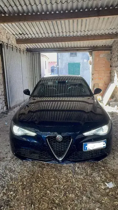 Usata Alfa Romeo Giulia 150 CV (110 kW) 2017 Blu/azzurro Berlina